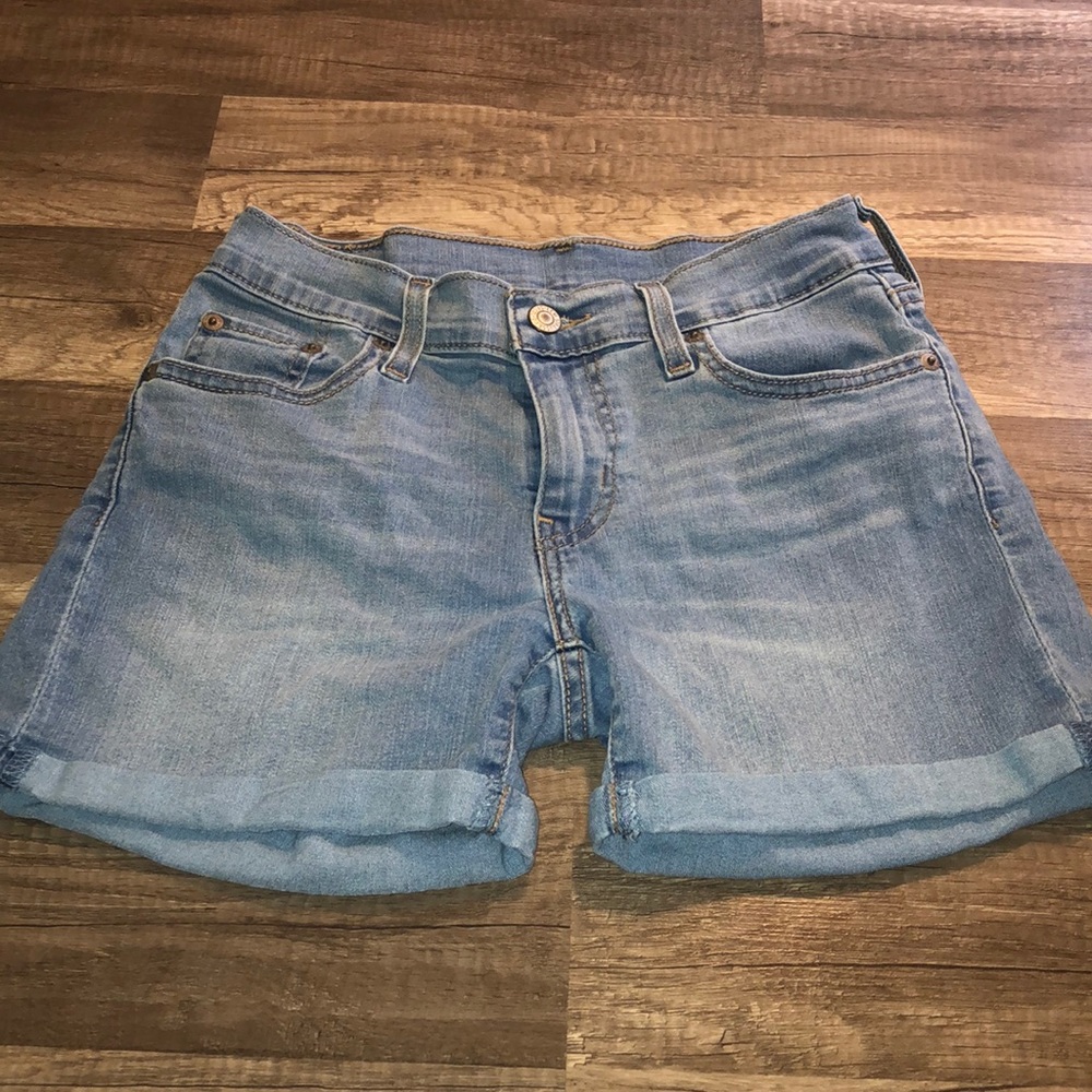 Mid-waisted light wash stretchy shorts.